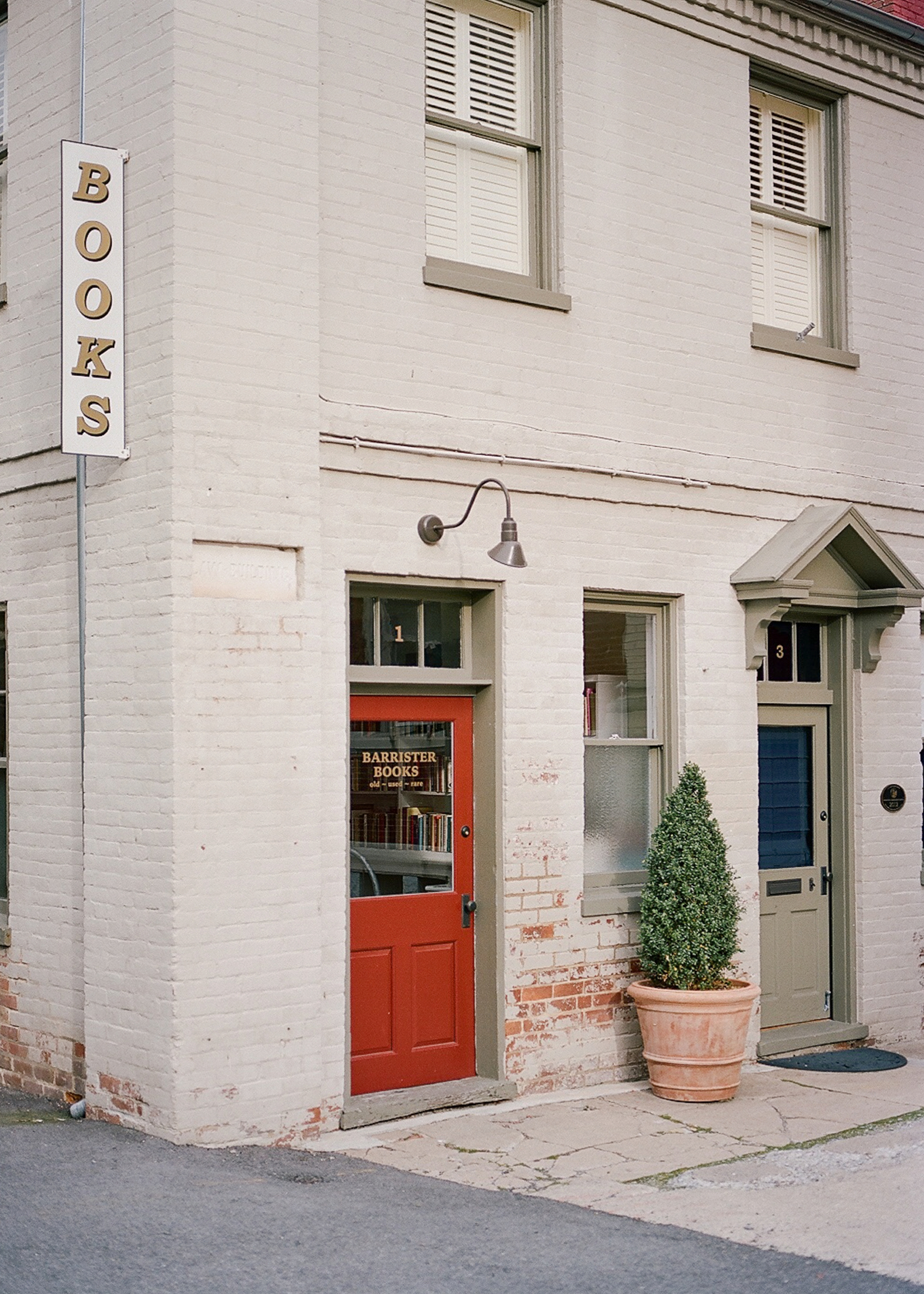 Downtown Staunton Virginia Engagement Photos Miranda and Patrick_0007